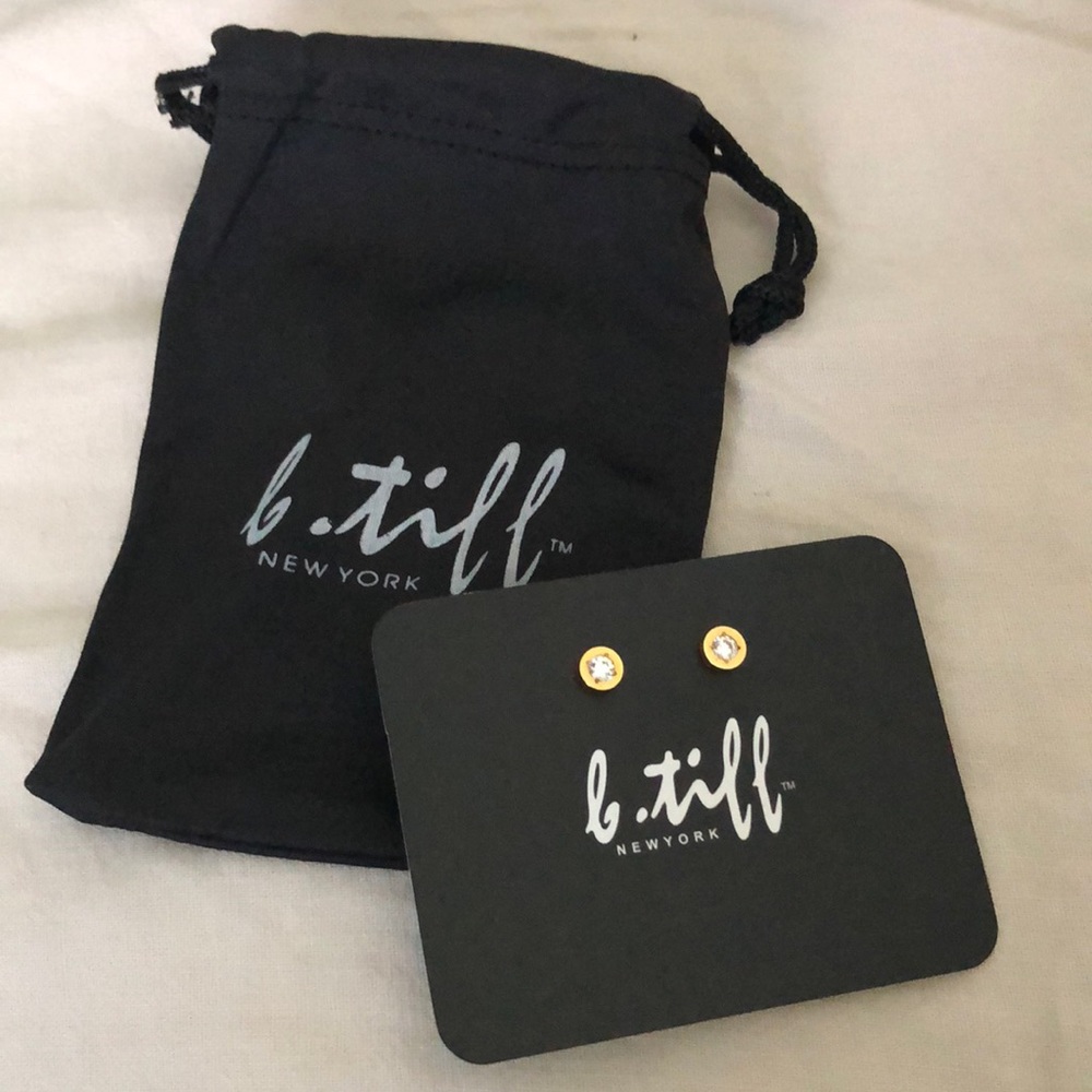 B Tiff solitaire earrings - NWT ❤️ - Picture 2 of 5